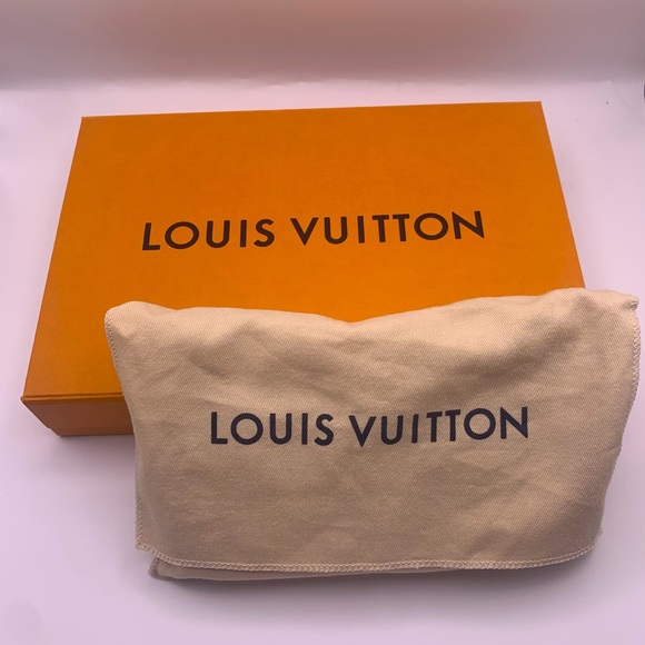 Louis Vuitton Pink Epi Easy Pouch On Strap - Picture 9 of 13